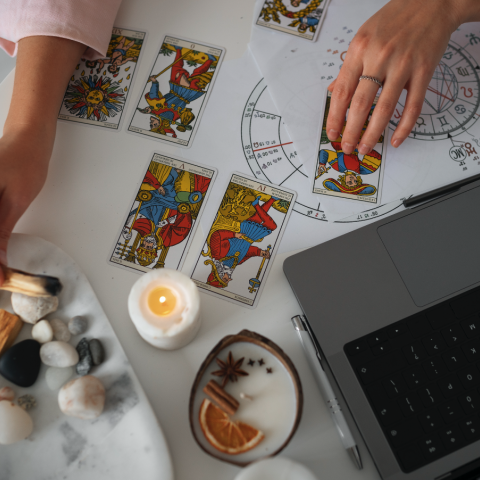 Tarot online: como funciona uma consulta e o que esperar