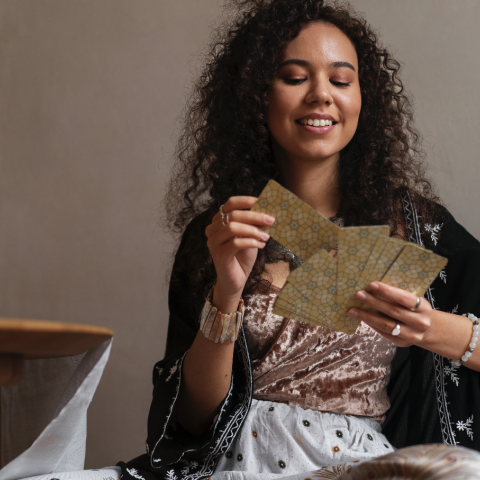 Diferen�a entre tarot e baralho cigano: qual escolher para a sua consulta